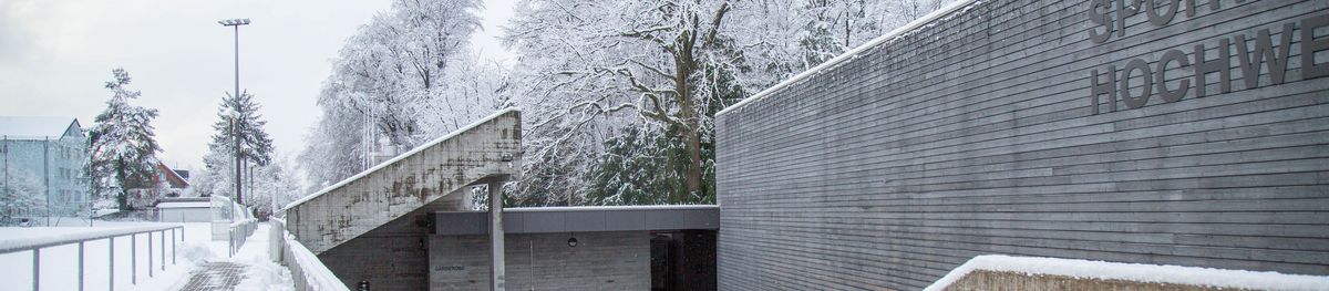 Sporthalle im Winter