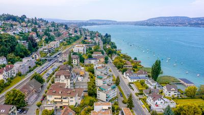 Luftaufnahme Kilchberg Bahnhof und Seeufer