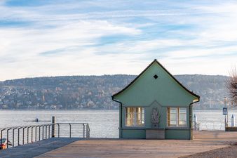 Schiffstation Bendlikon, Kilchberg im Morgenlicht