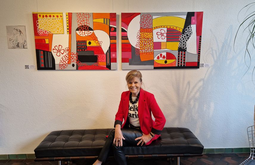Angelina Aschmann mit Werken