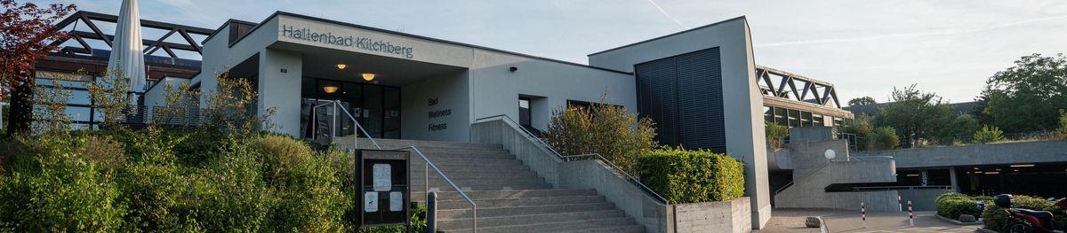 Eingangsbereich Hallenbad Hochweid, Kilchberg